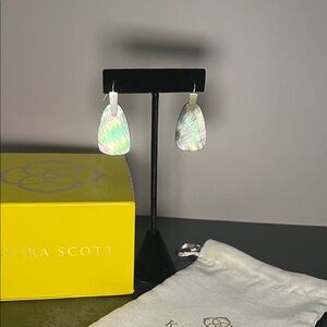 Kendra Scott Marty Drop earrings in black mother of pearl